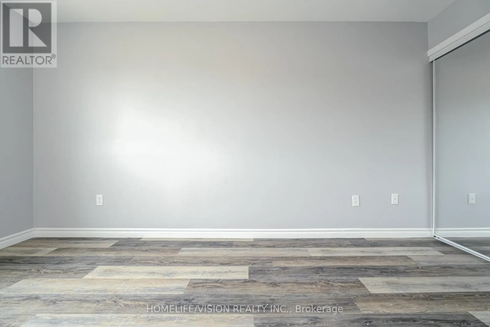 130-136 KING STREET E