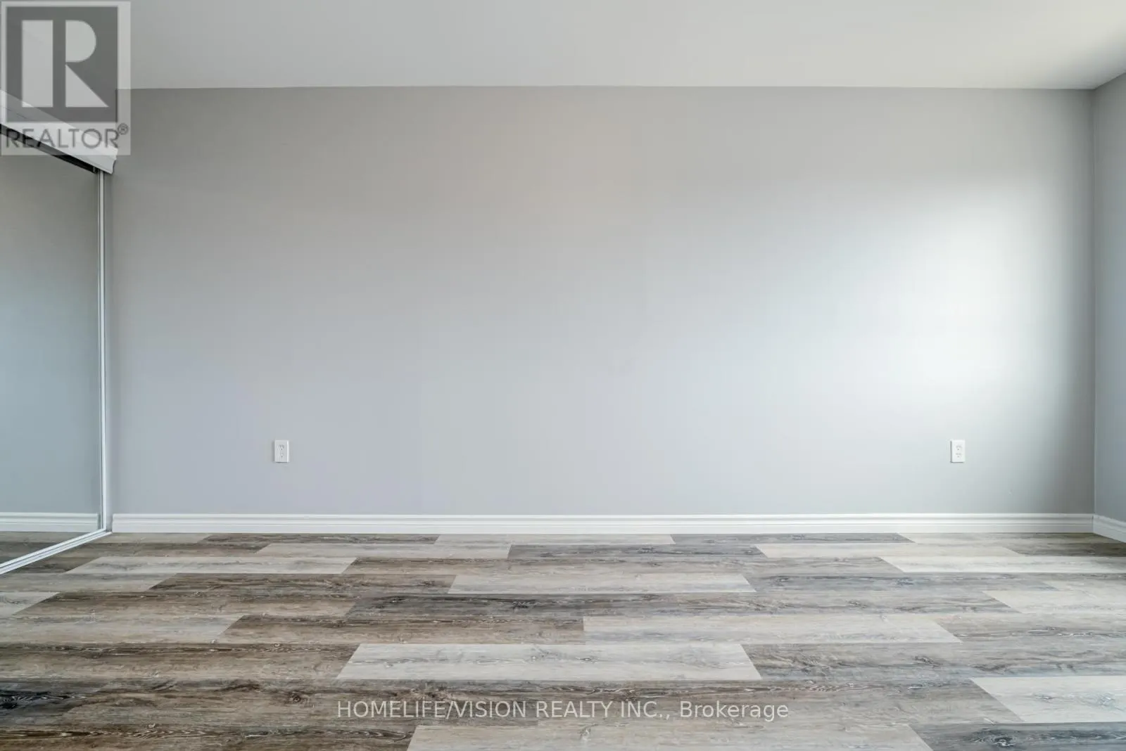 130-136 KING STREET E