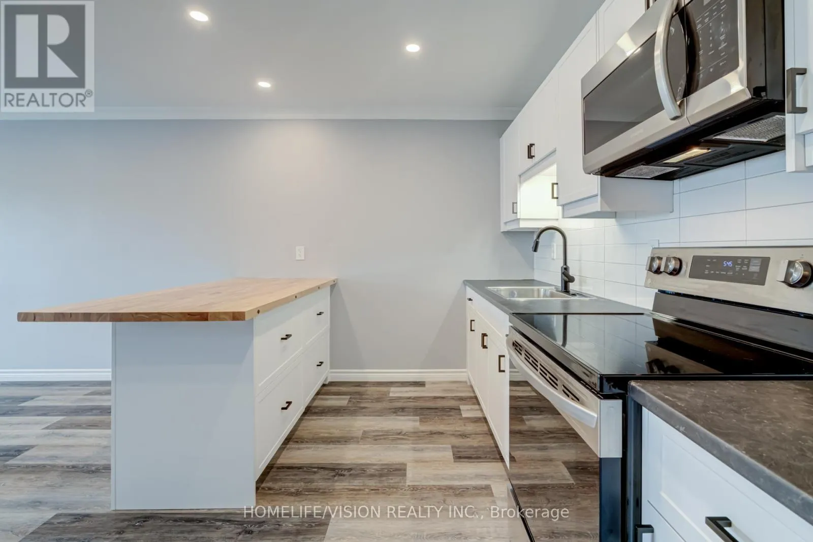 130-136 KING STREET E