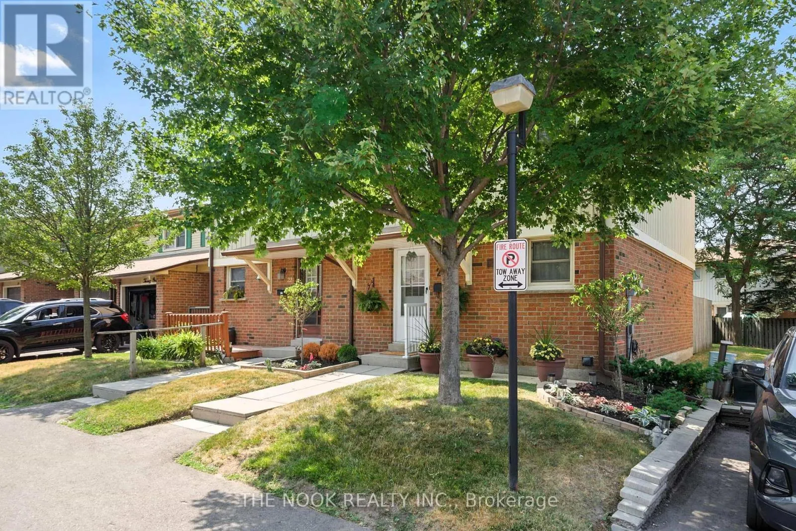 23 - 450 BRISTOL CRESCENT, #23