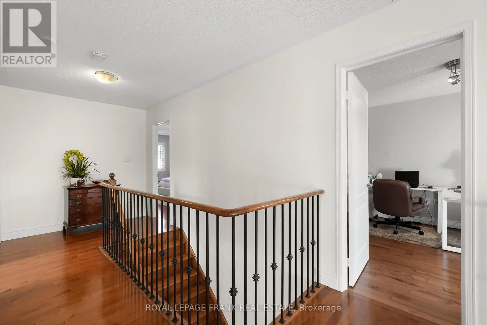 9 HOLLOWAY DRIVE