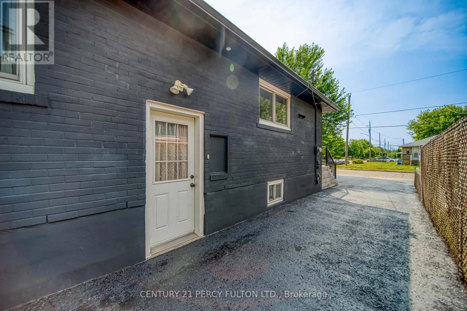 574 MONTCALM AVENUE