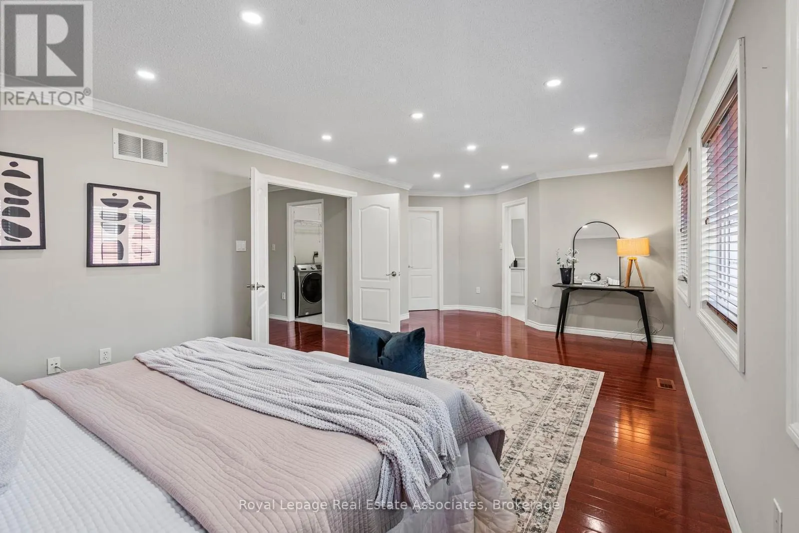 10 WESTACOTT CRESCENT