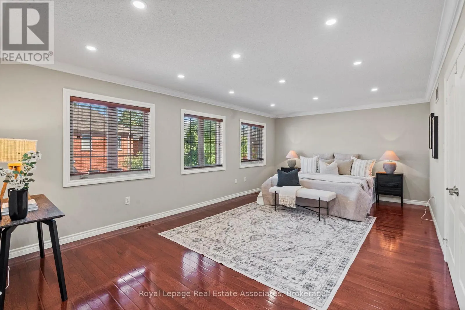 10 WESTACOTT CRESCENT