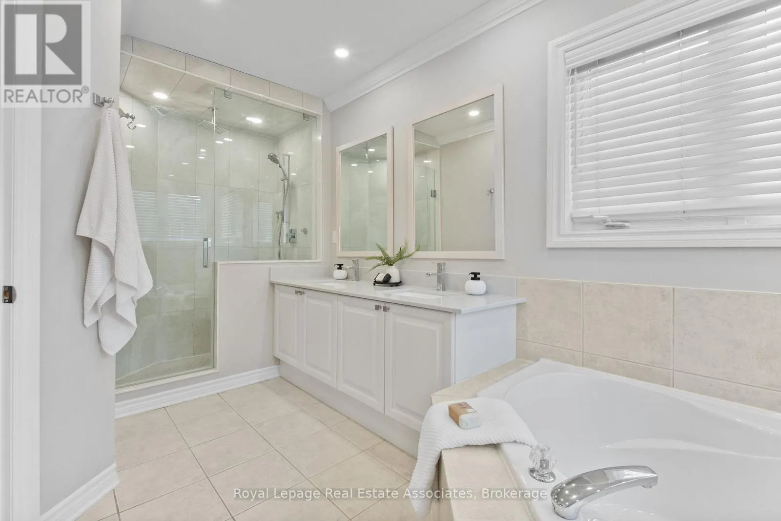 10 WESTACOTT CRESCENT