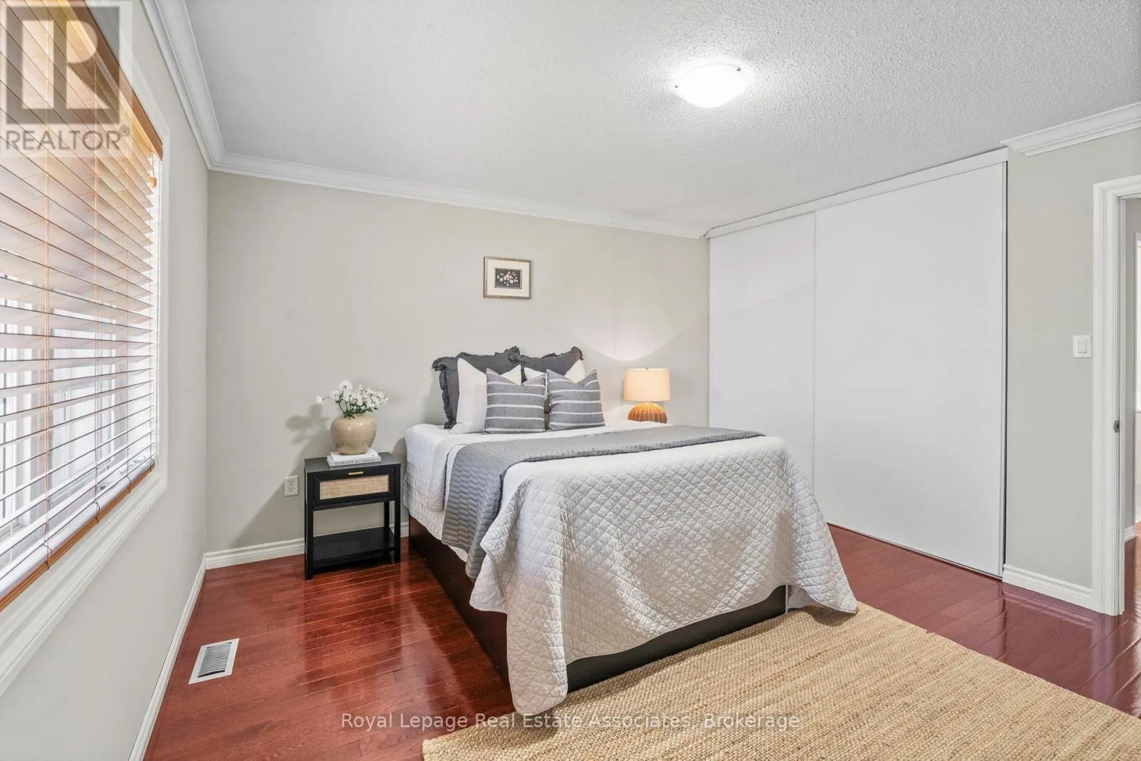 10 WESTACOTT CRESCENT