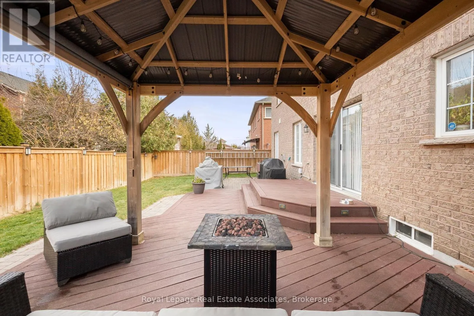 10 WESTACOTT CRESCENT