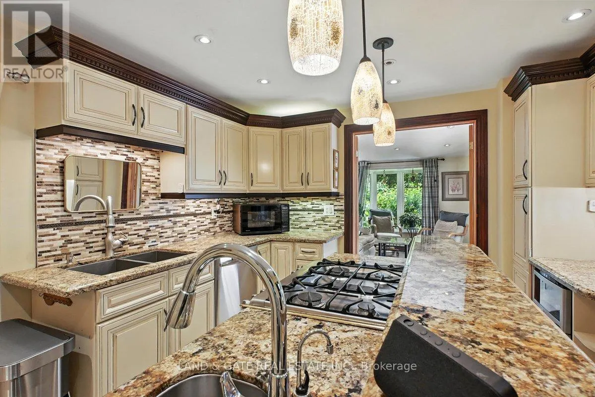 519 KINGSTON ROAD W