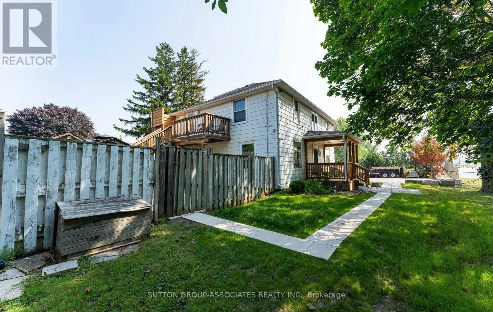 2 - 1610 DUNDAS STREET W