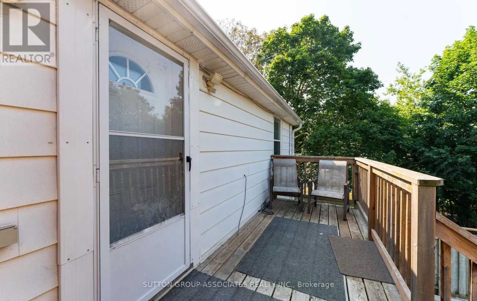 2 - 1610 DUNDAS STREET W