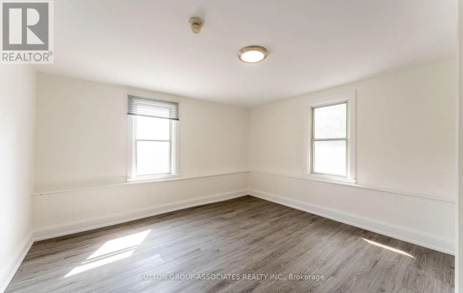 2 - 1610 DUNDAS STREET W