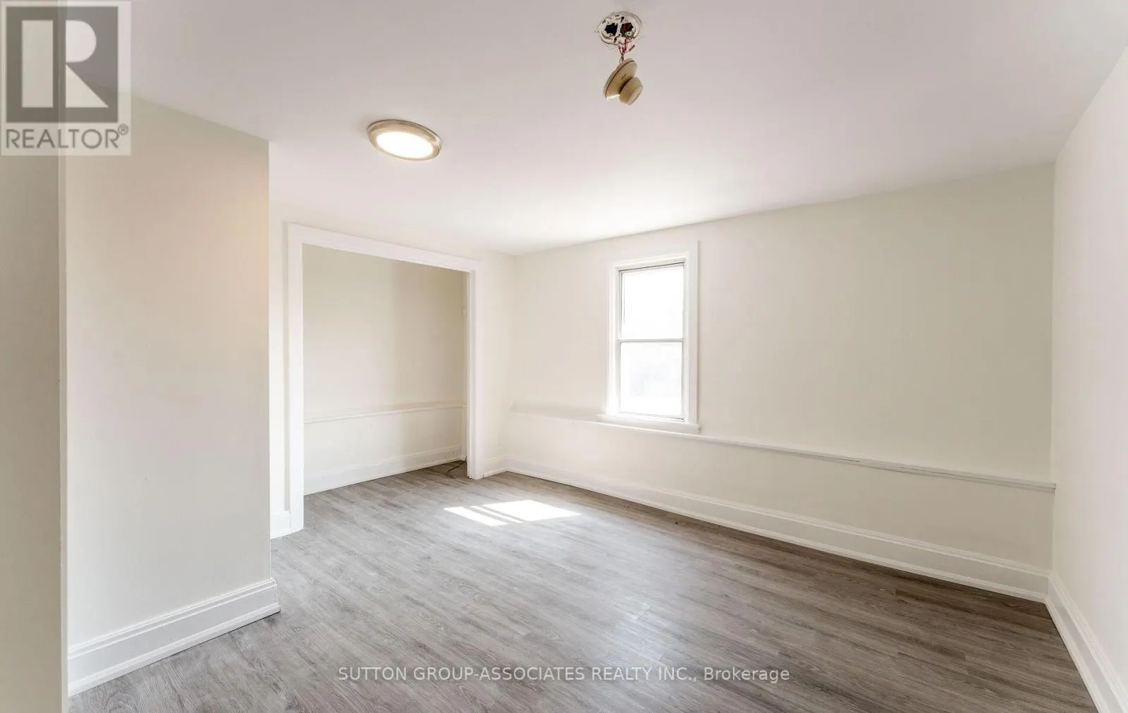 2 - 1610 DUNDAS STREET W