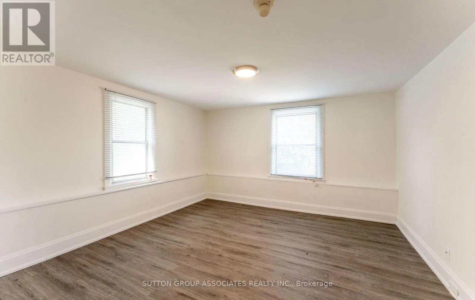 2 - 1610 DUNDAS STREET W