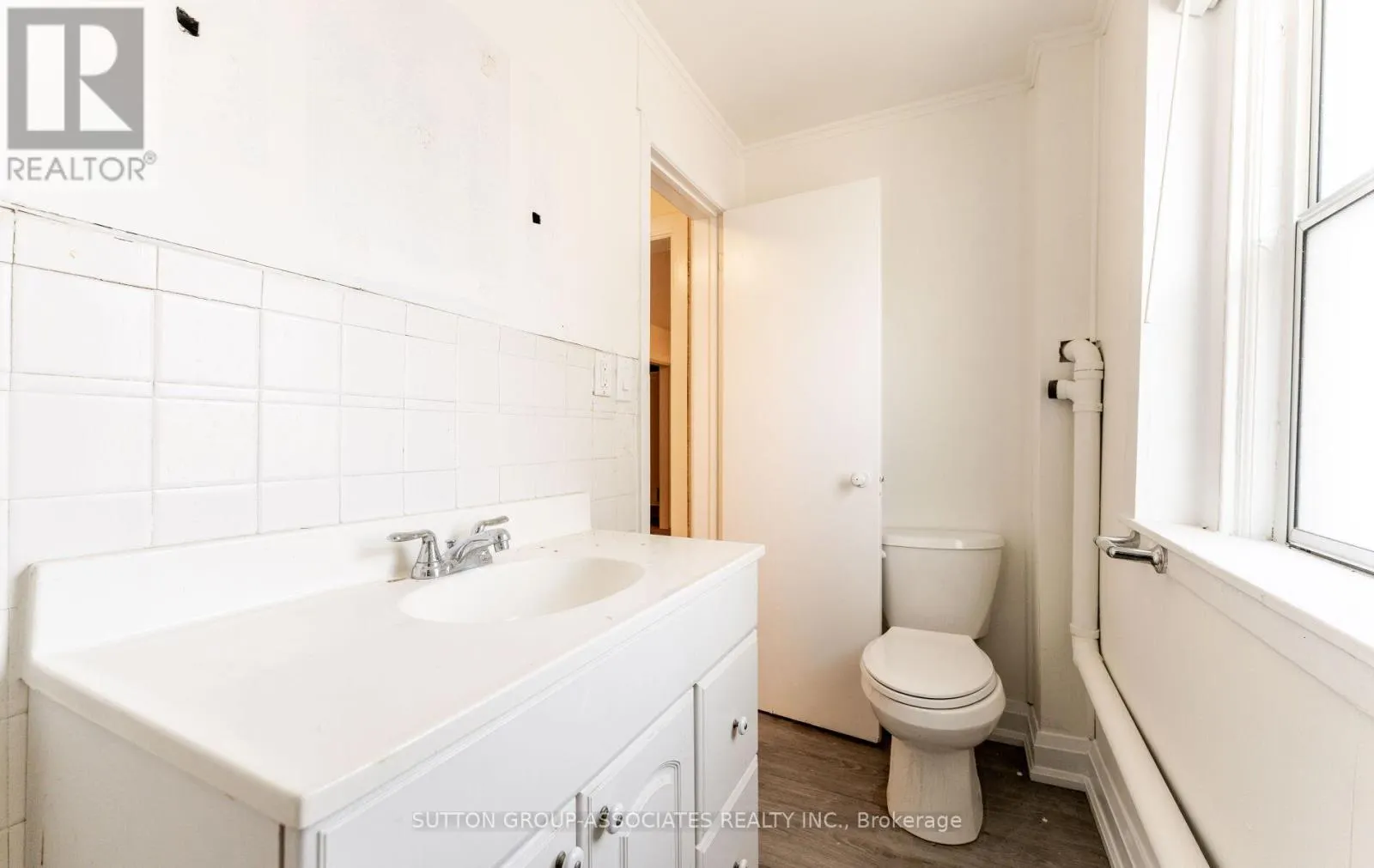 2 - 1610 DUNDAS STREET W