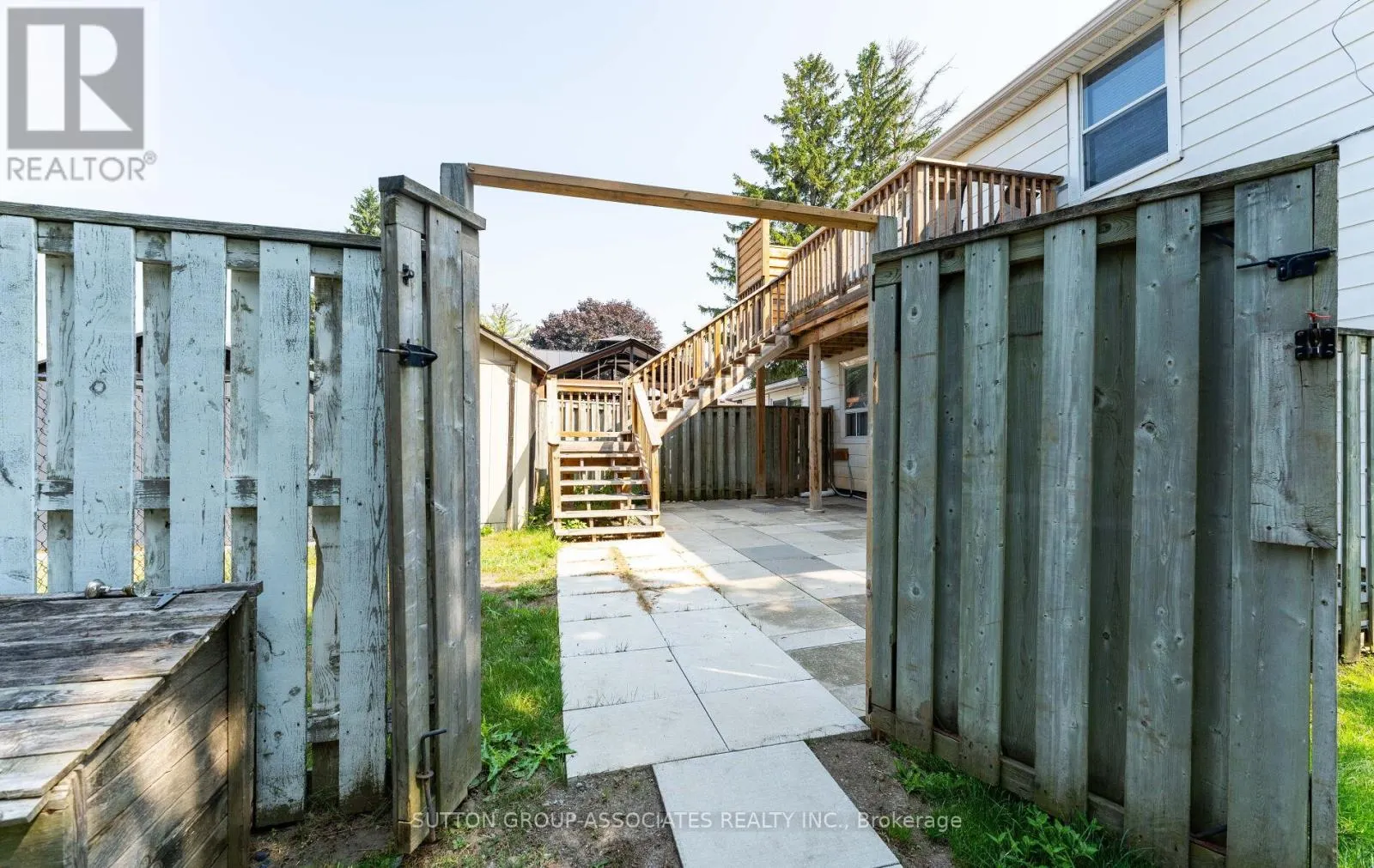 2 - 1610 DUNDAS STREET W
