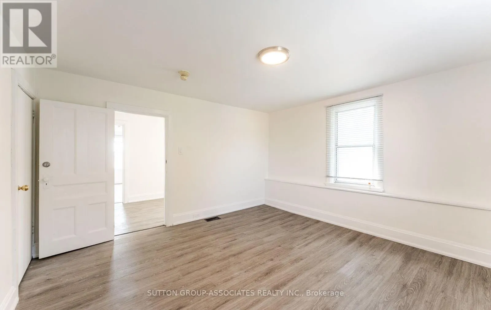 2 - 1610 DUNDAS STREET W