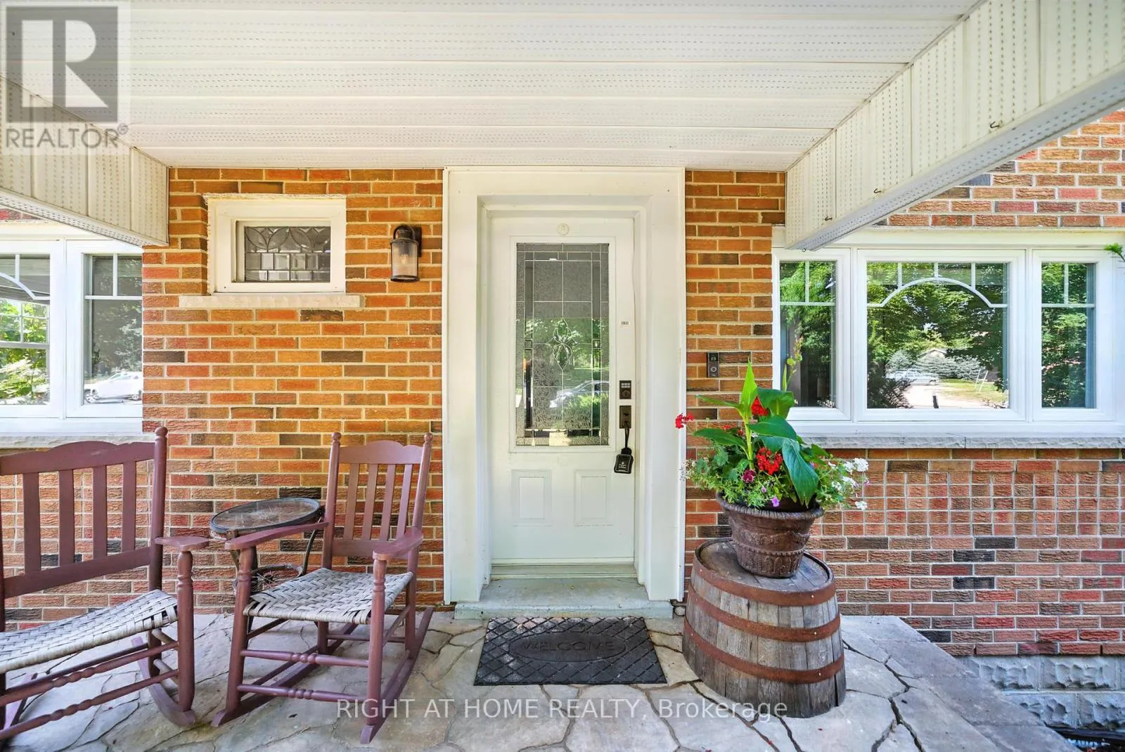 675 MYRTLE ROAD W
