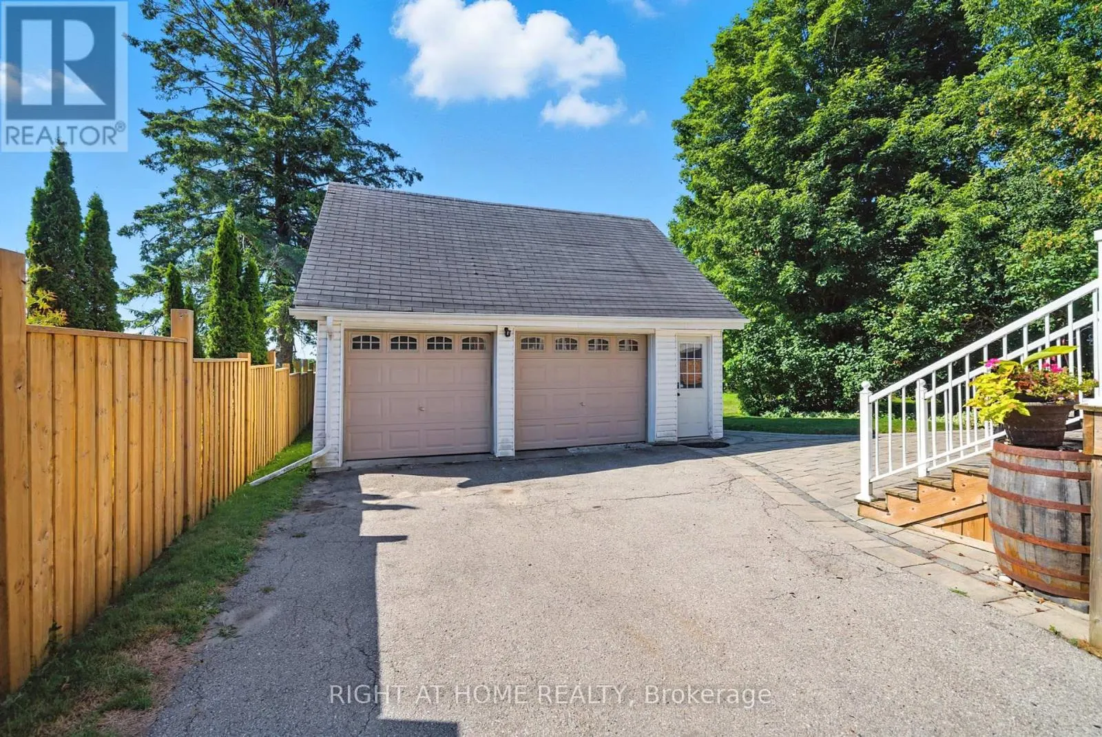 675 MYRTLE ROAD W