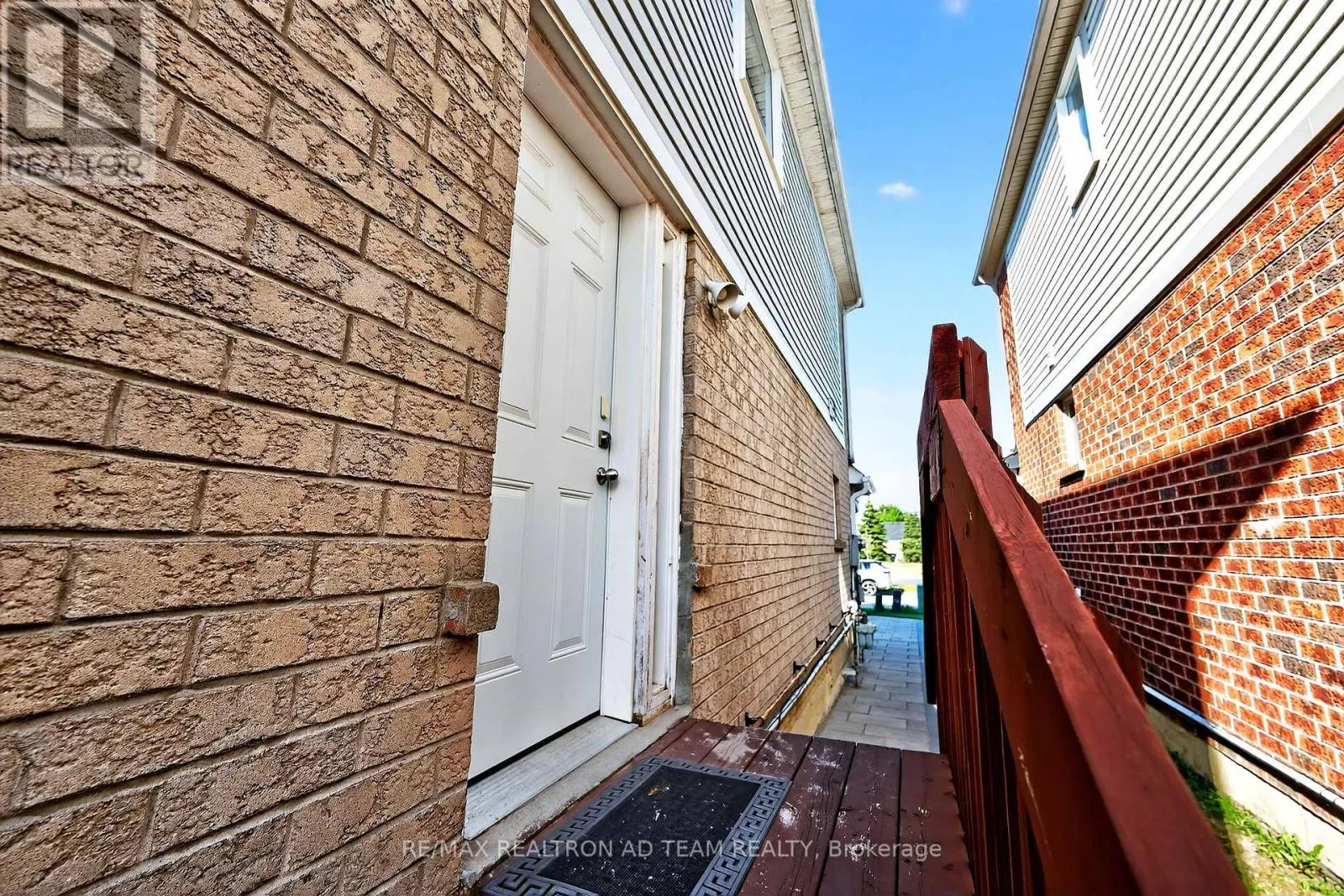 34 UNSWORTH CRESCENT