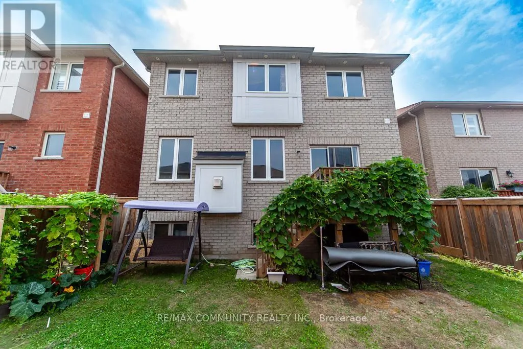 24 RAITHBY CRESCENT