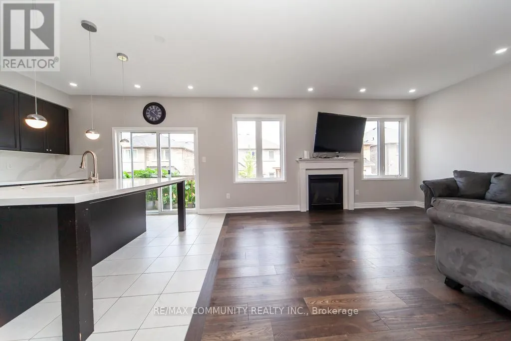 24 RAITHBY CRESCENT