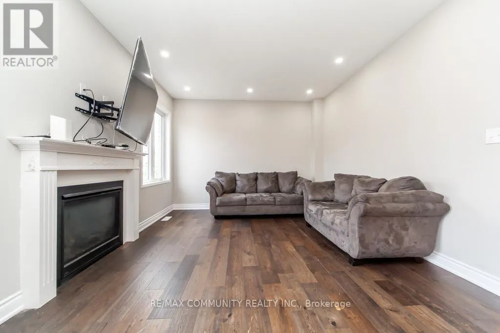 24 RAITHBY CRESCENT