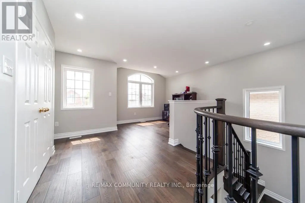 24 RAITHBY CRESCENT