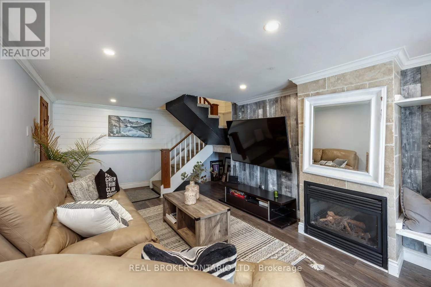 126 PINE POINT LANE