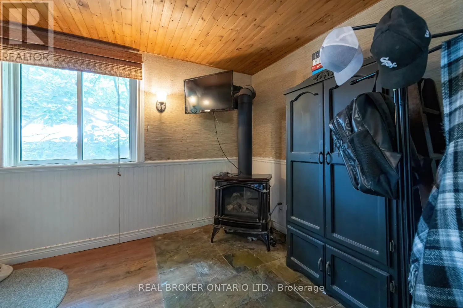 126 PINE POINT LANE