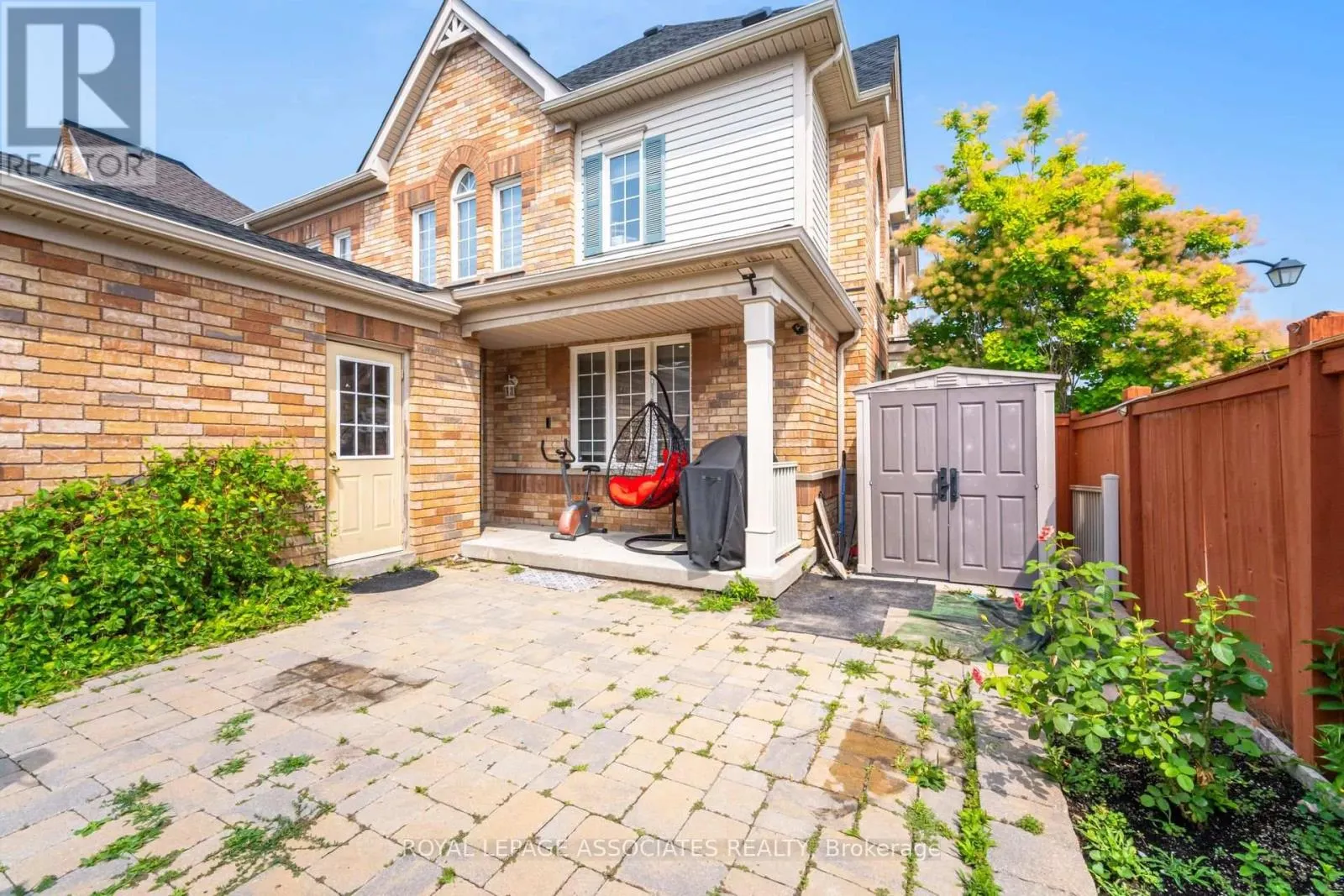 2 HOWLETT CRESCENT