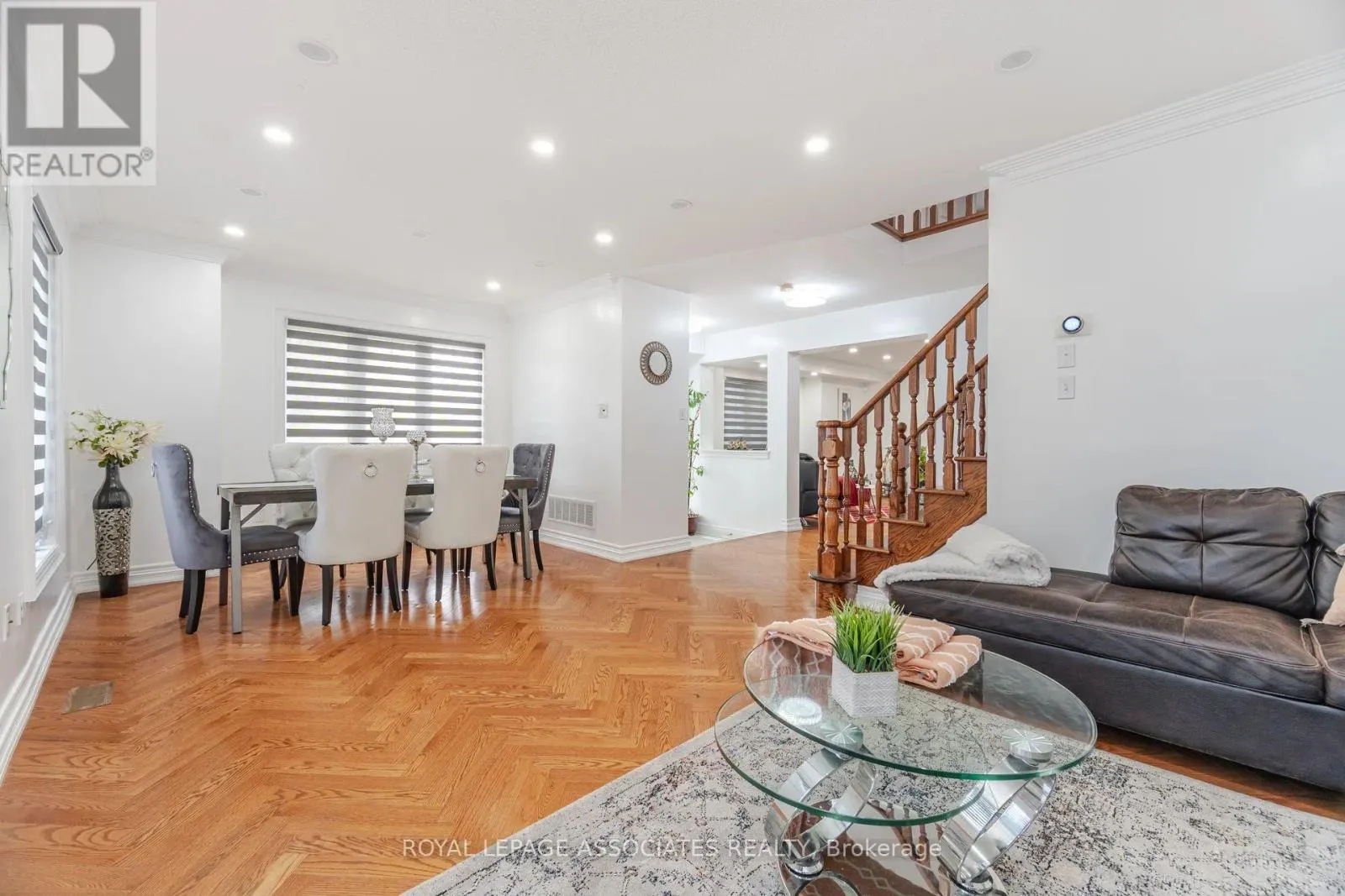 2 HOWLETT CRESCENT