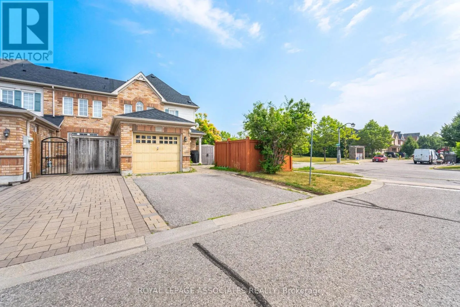 2 HOWLETT CRESCENT