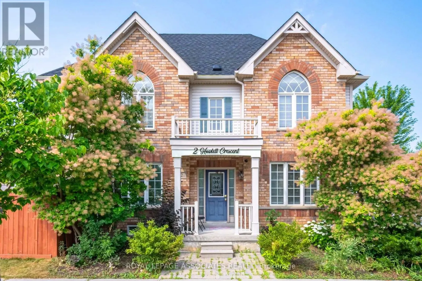 2 HOWLETT CRESCENT