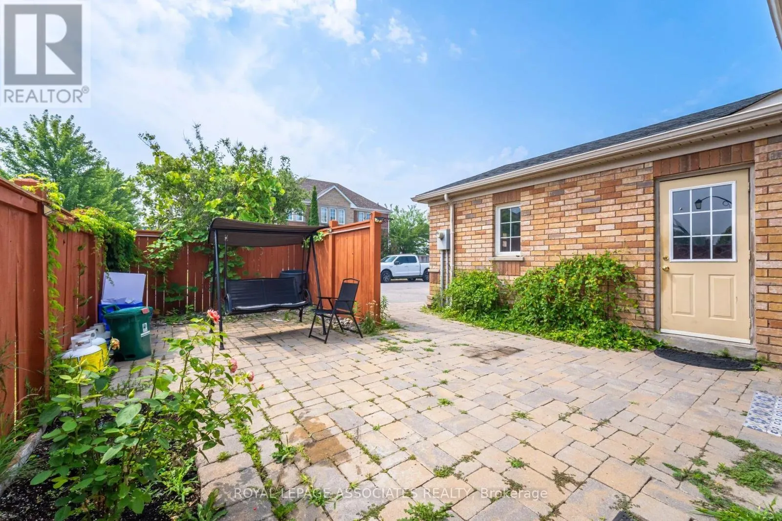 2 HOWLETT CRESCENT