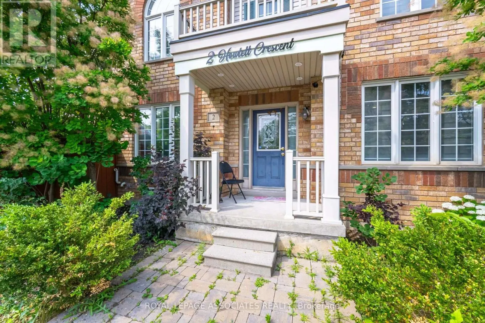 2 HOWLETT CRESCENT