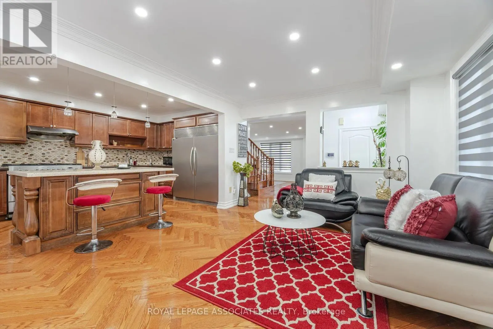 2 HOWLETT CRESCENT