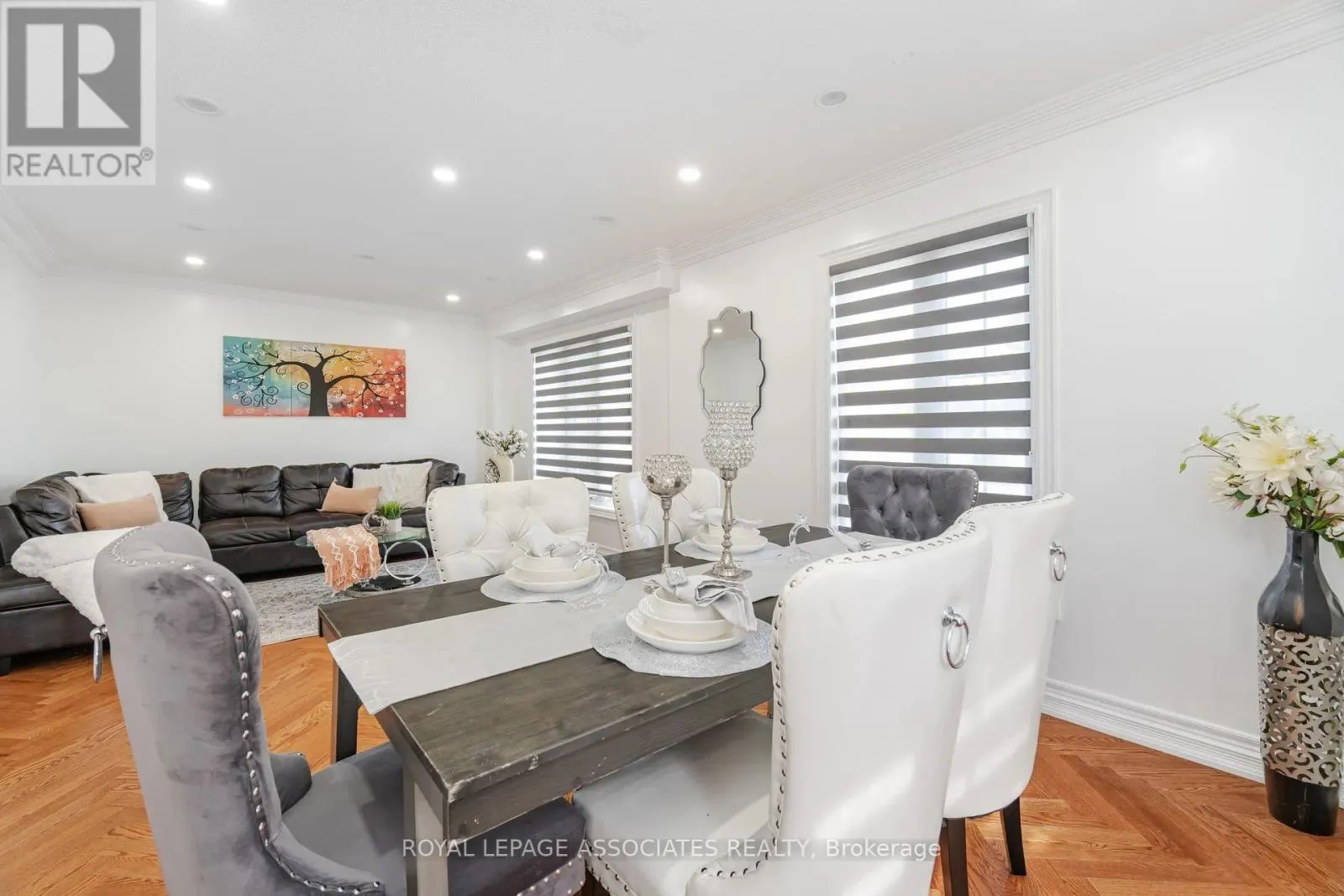 2 HOWLETT CRESCENT