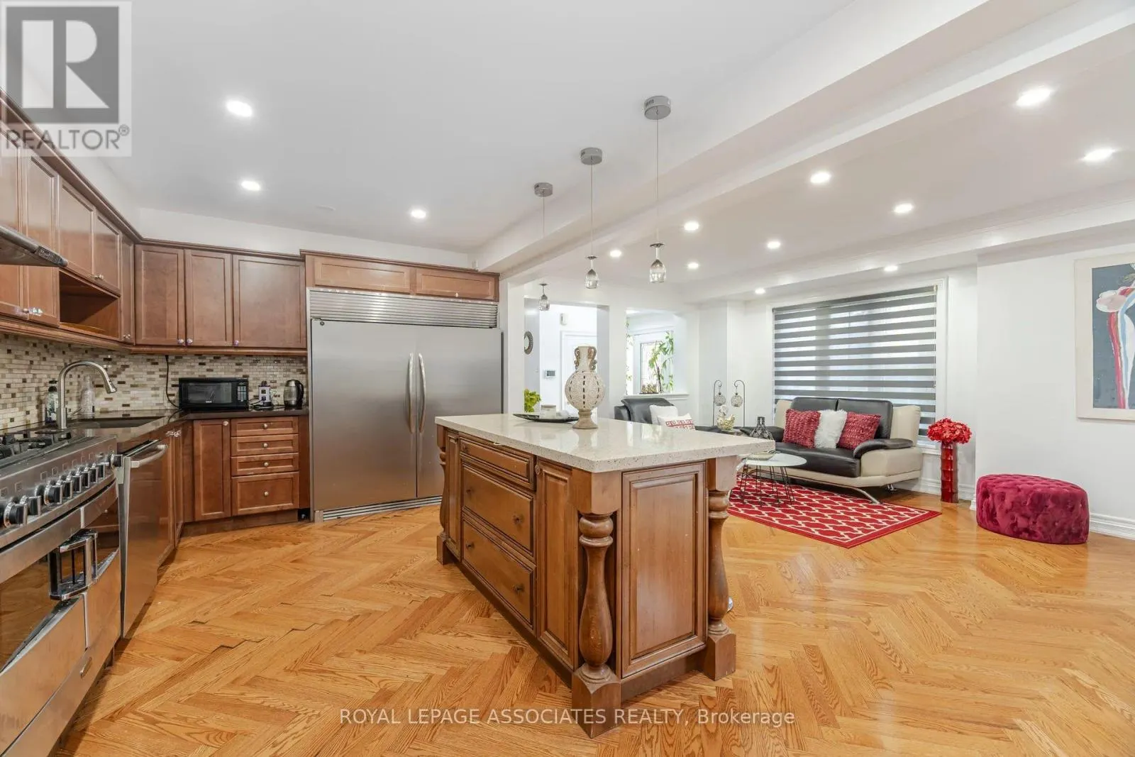 2 HOWLETT CRESCENT