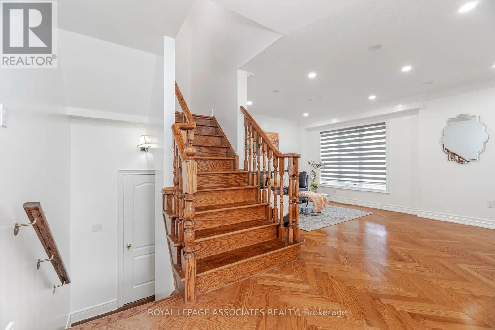 2 HOWLETT CRESCENT