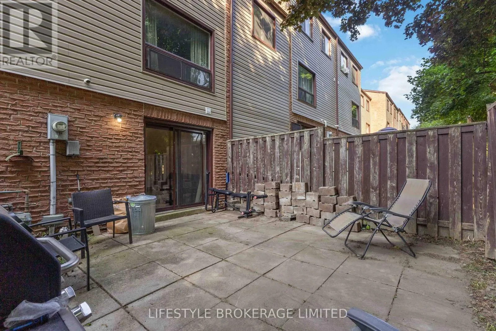 10 THE BRIDLE PATH