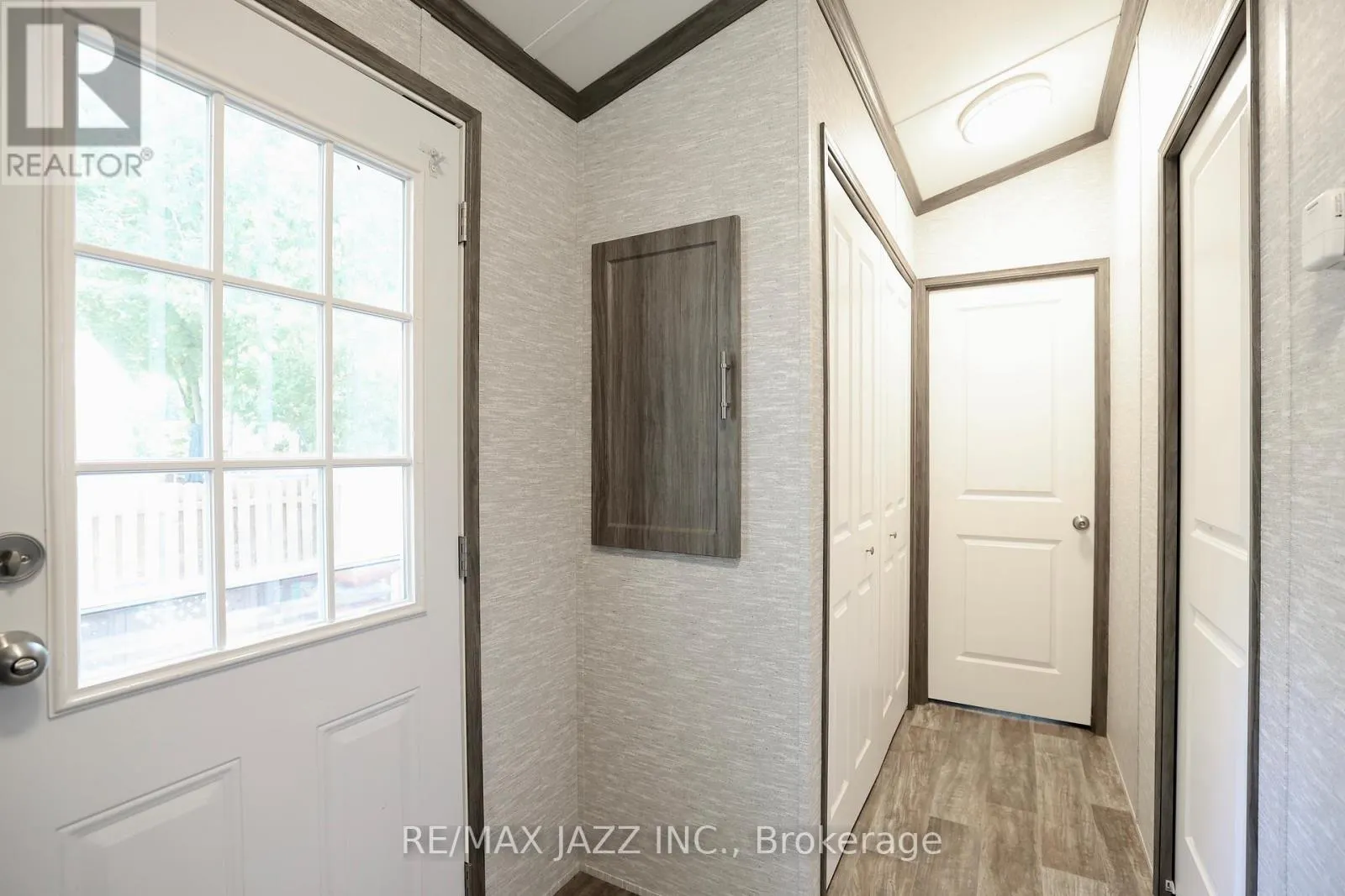 819 - 225 PLATTEN BOULEVARD, #819