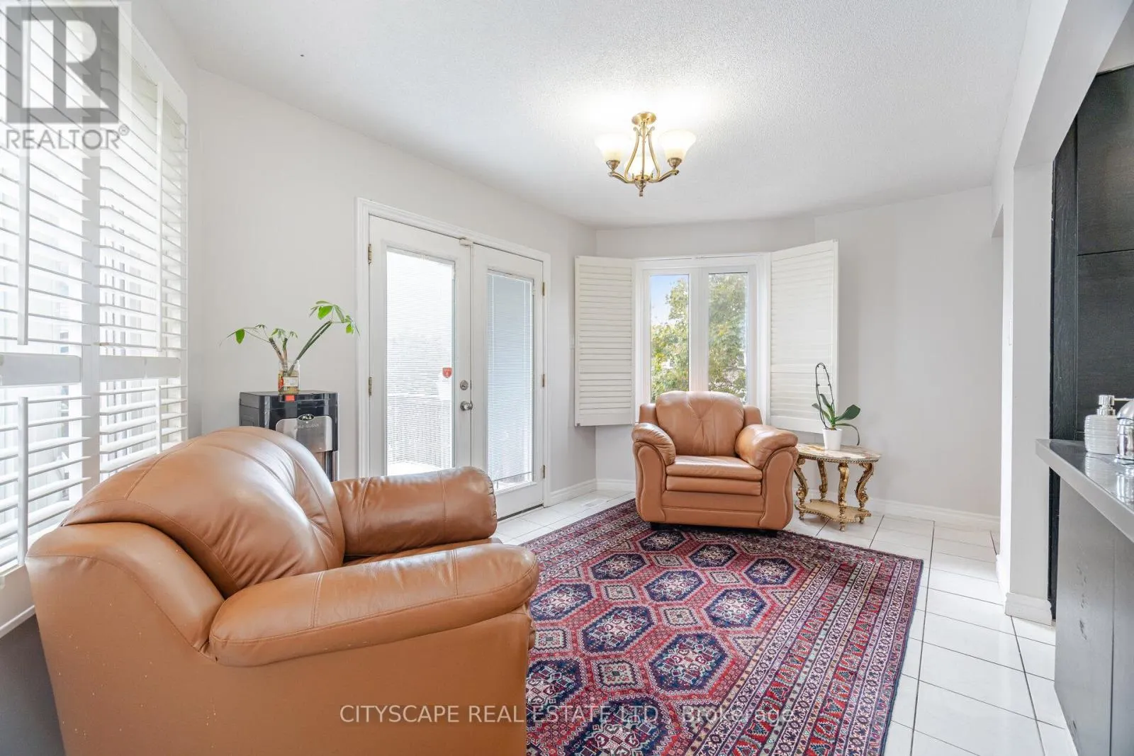 12 COOMER CRESCENT