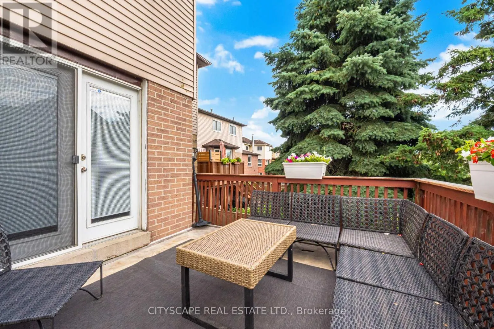 12 COOMER CRESCENT