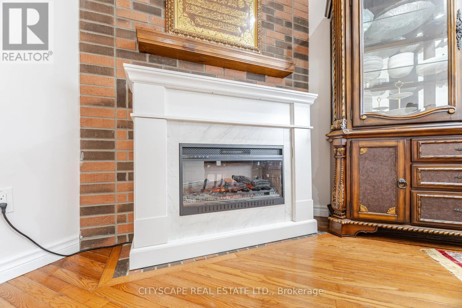 12 COOMER CRESCENT