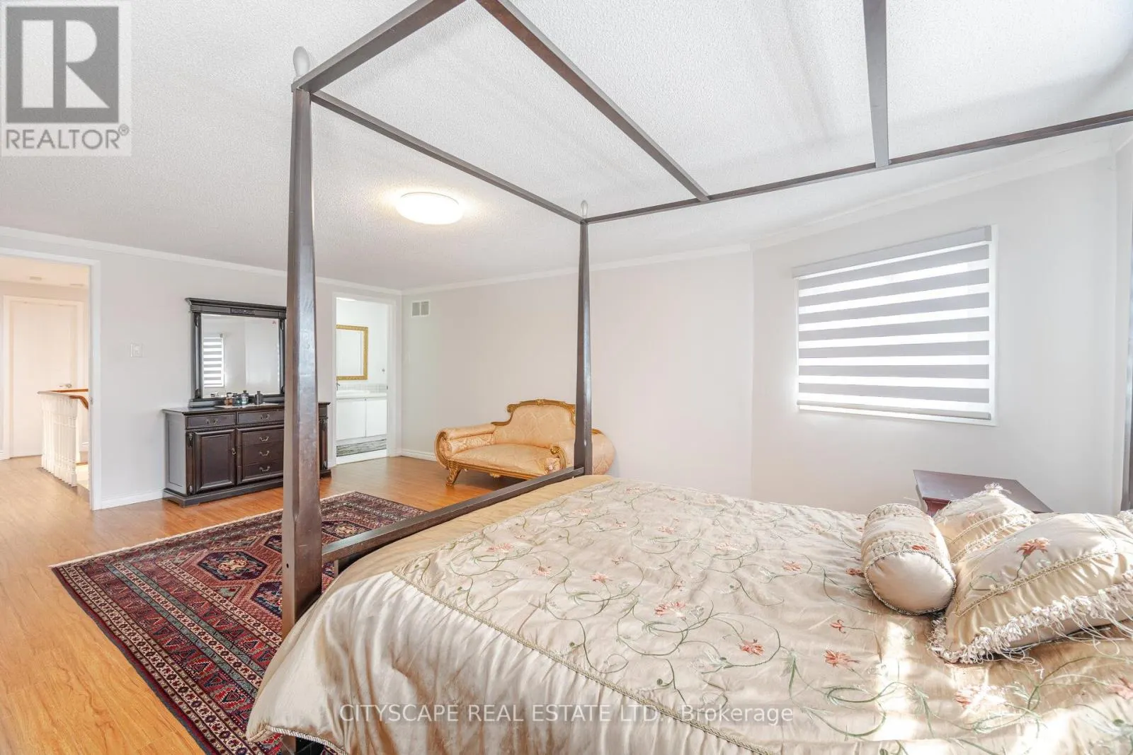 12 COOMER CRESCENT