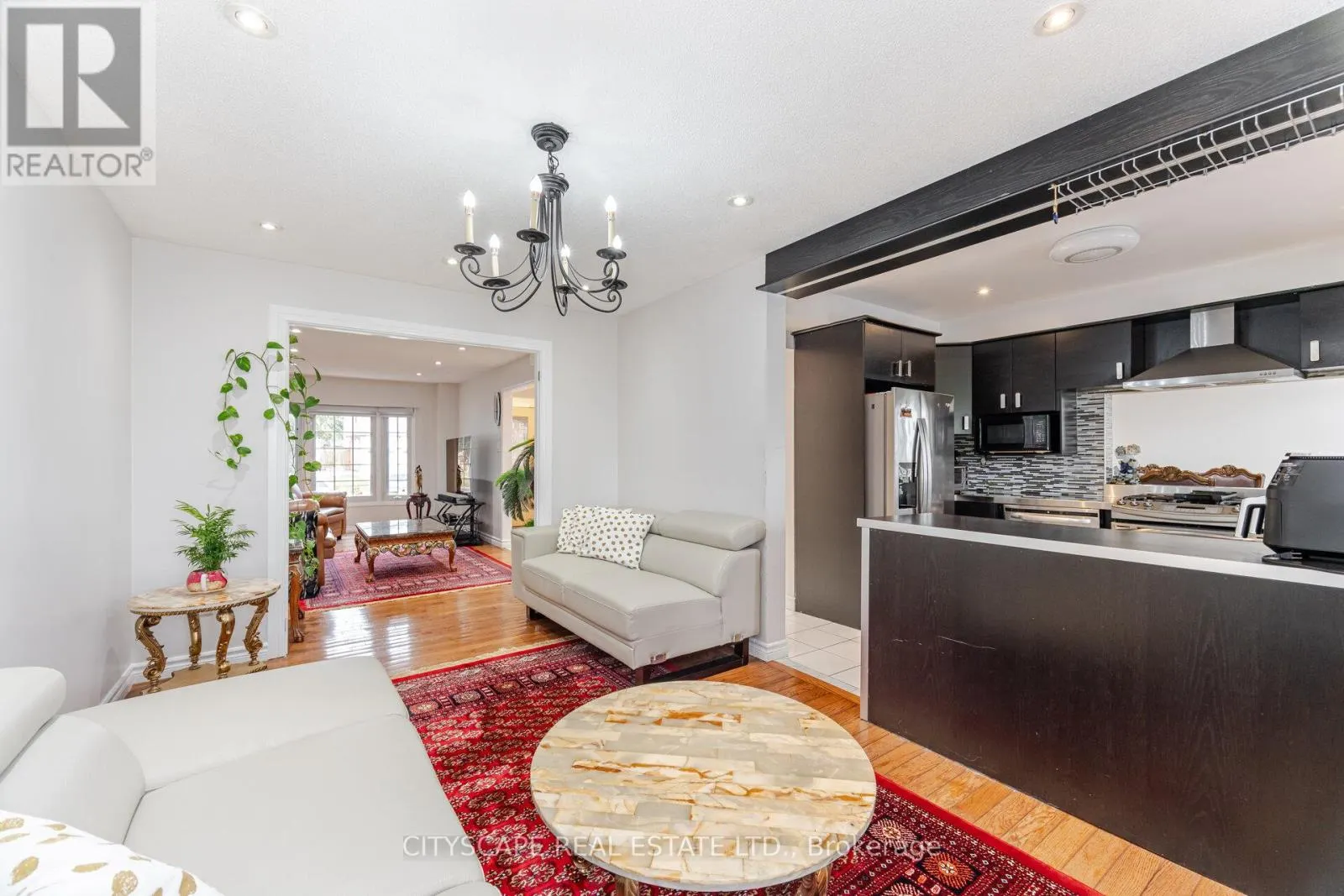 12 COOMER CRESCENT