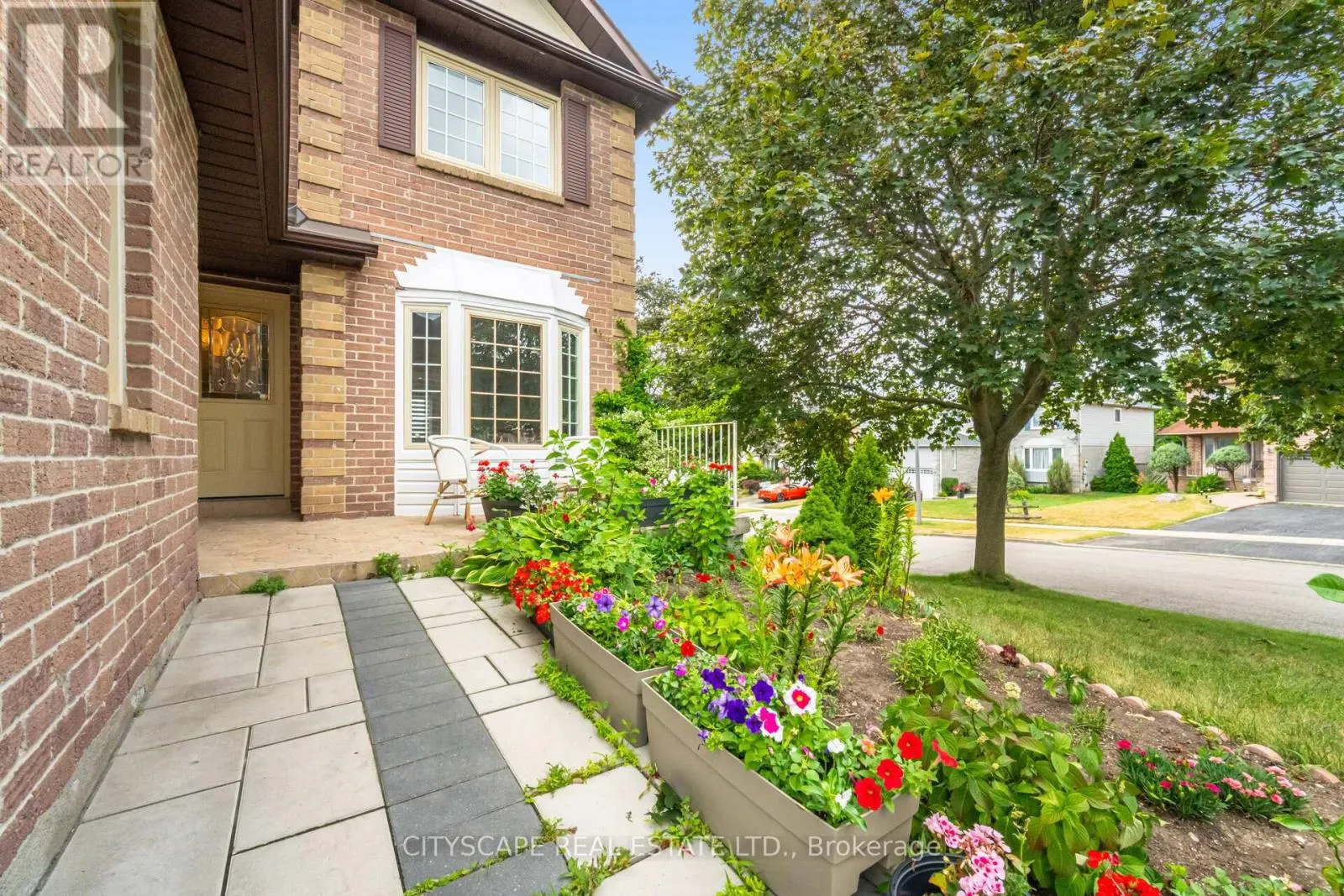 12 COOMER CRESCENT