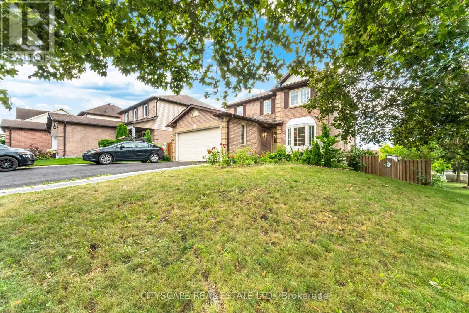 12 COOMER CRESCENT