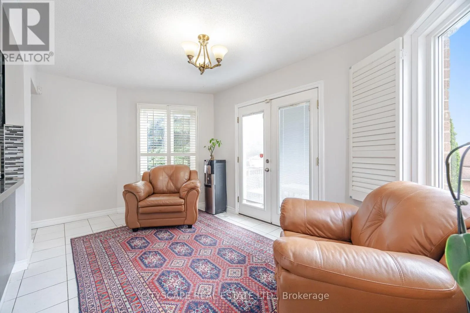 12 COOMER CRESCENT