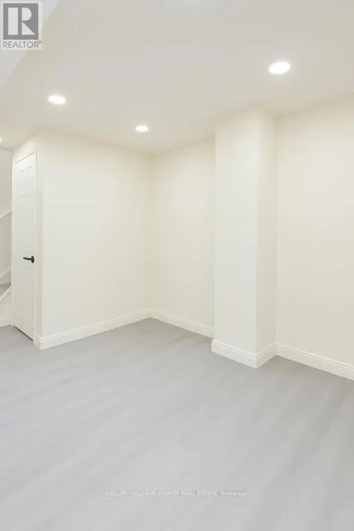 9 GLEN RAY COURT